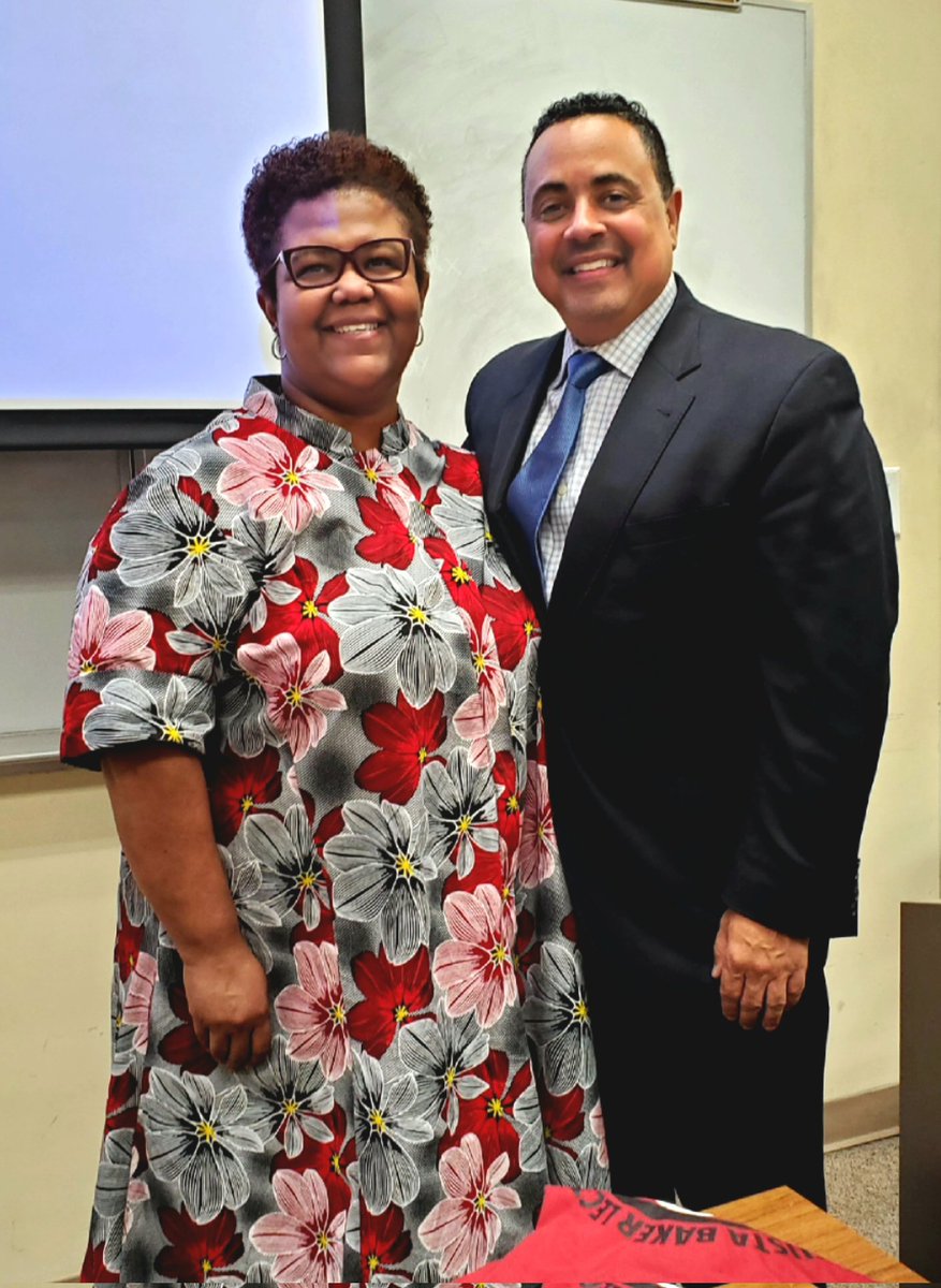 Grateful to have had a chance to hear @RutgersCommInfo's @CharlesSenteio give a powerful talk on health equity. We should all learn more about this important social issue. Thanks Dr. Senteio for your community engaged work! @UofSC_iSchool @UofSC_CIC