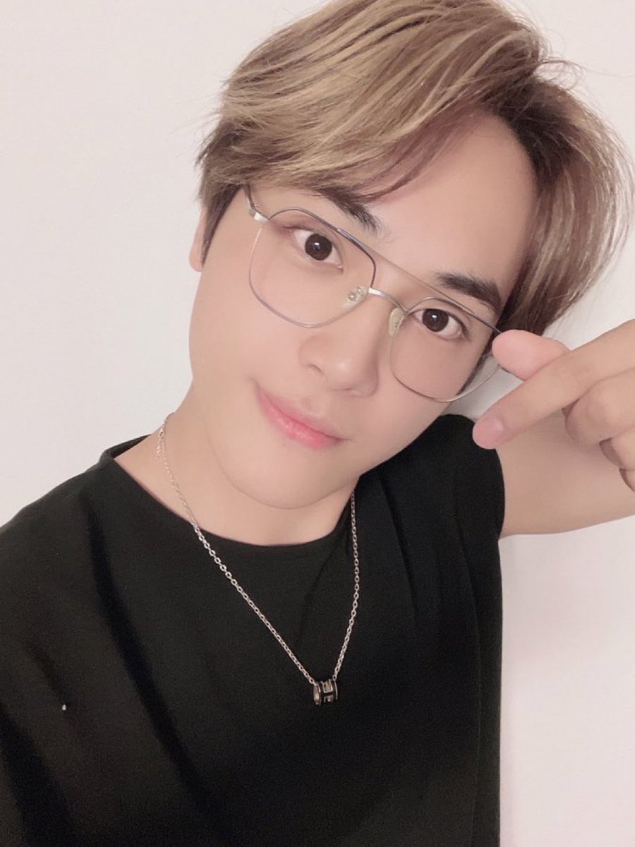 no context juhaknyeon tweet media