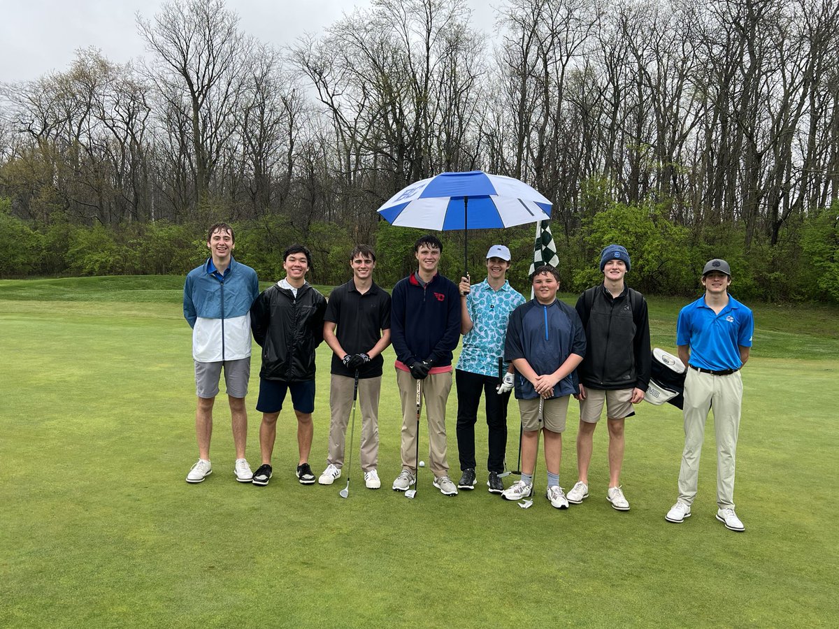 BCHSGOLF's tweet image. Boys golf play in wind, rain ☔️ and snow ⛄️! Last night practiced in poring rain 🌧️ in preparation of Circle City Conference championship at Eagle Creek Monday April 15th ⛳️