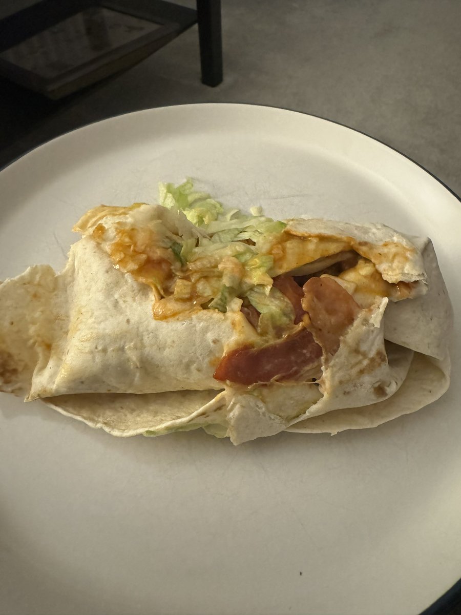 originaldda's tweet photo. @McDonaldsUK I thought the idea of a “wrap” was that the tortilla wraps around the filling? What on earth was this?! https://t.co/F80qVDbG9y