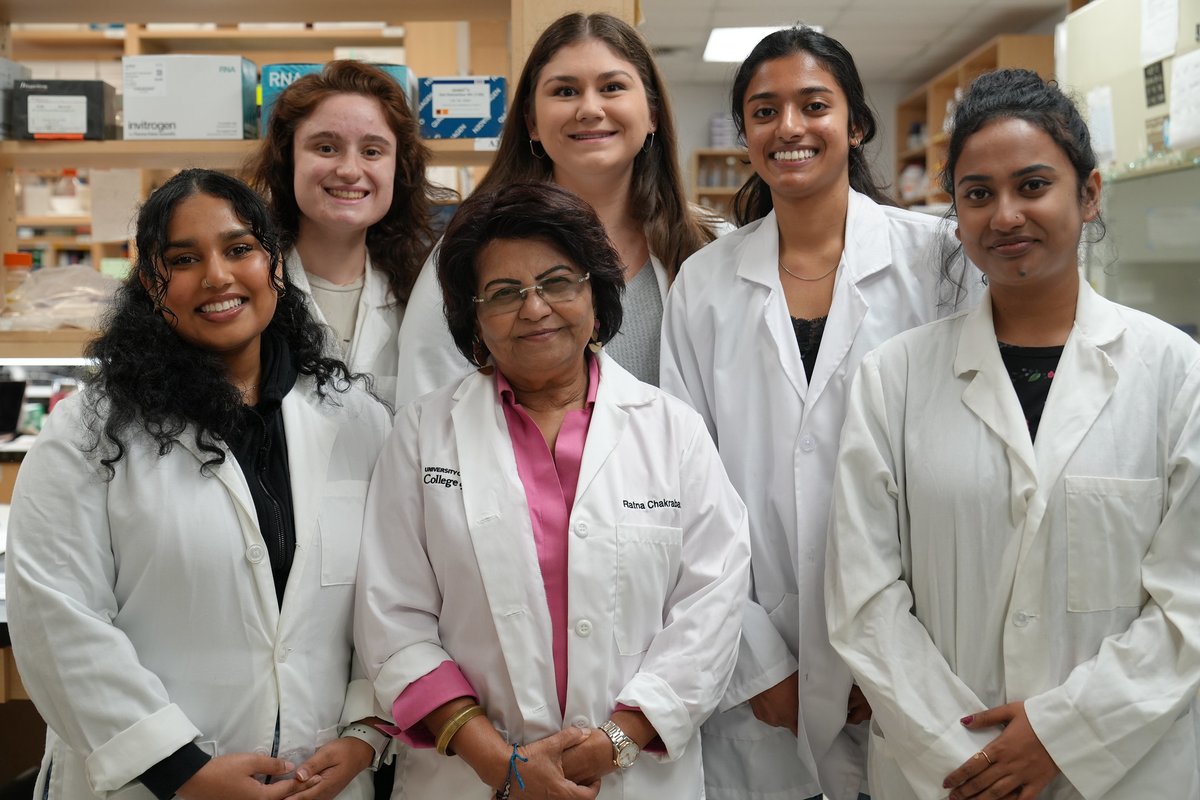 Whether it’s your lab, study group, or just your friends, share a photo of your UCF Crew! 🤞 Between 10:00 P.M.- 11:00 P.M., share a photo of you and your UCF crew with the hashtag #UCFDayofGiving and tag @ourmedschool #UCFDayofGiving #gcko #UCFCollegeofMedicine