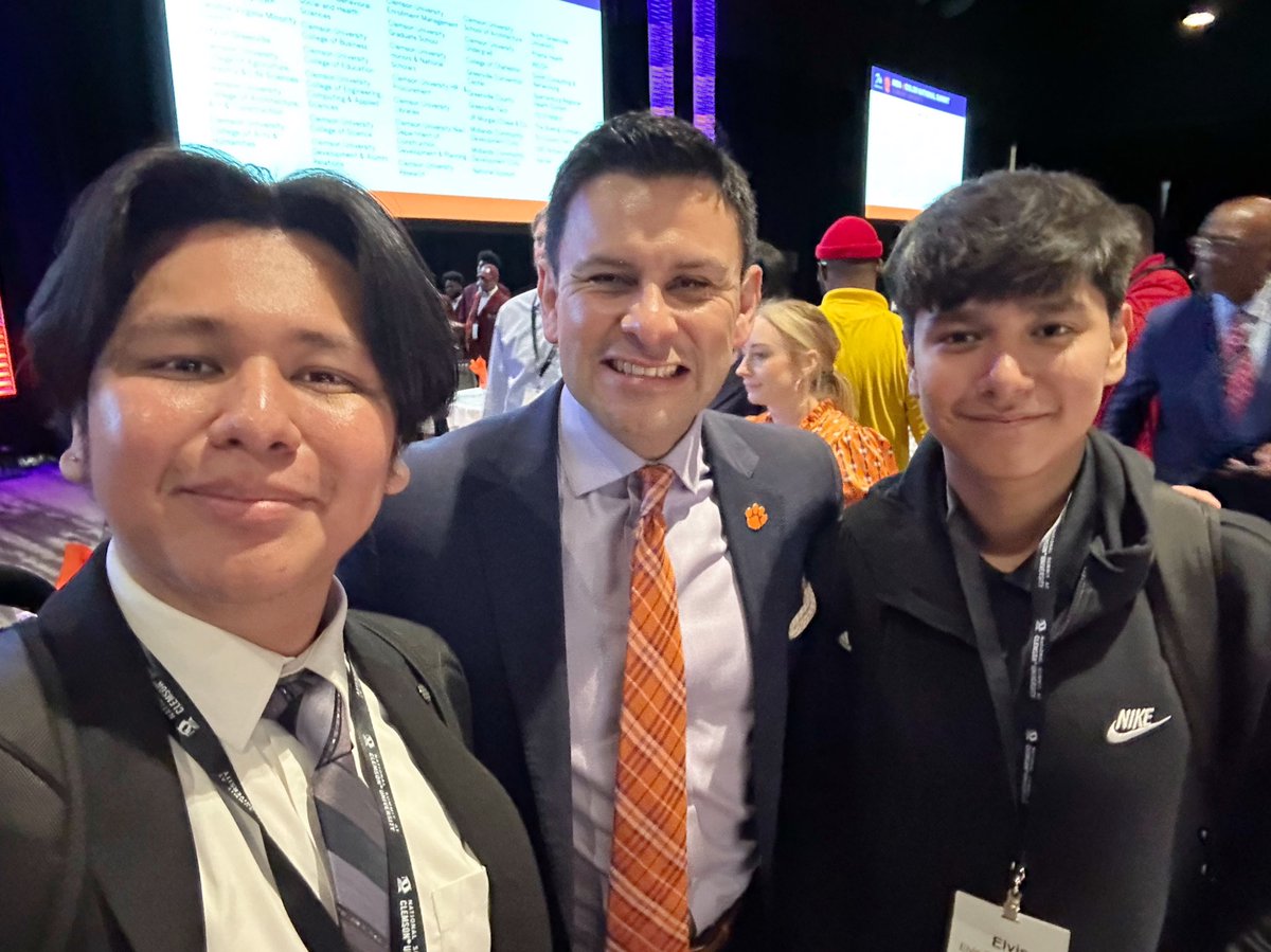 julio_clemson's tweet photo. Day 1 at the 7th annual @ClemsonUniv Men of Color National Summit! 

23 different states, representing:

43 Higher Ed institutions
41 High Schools &amp; 4 Middle Schools
67 Businesses – from local to global enterprises.
43 community education-based organizations
#clemsonmoc #impact https://t.co/K3Oy9Dakzb