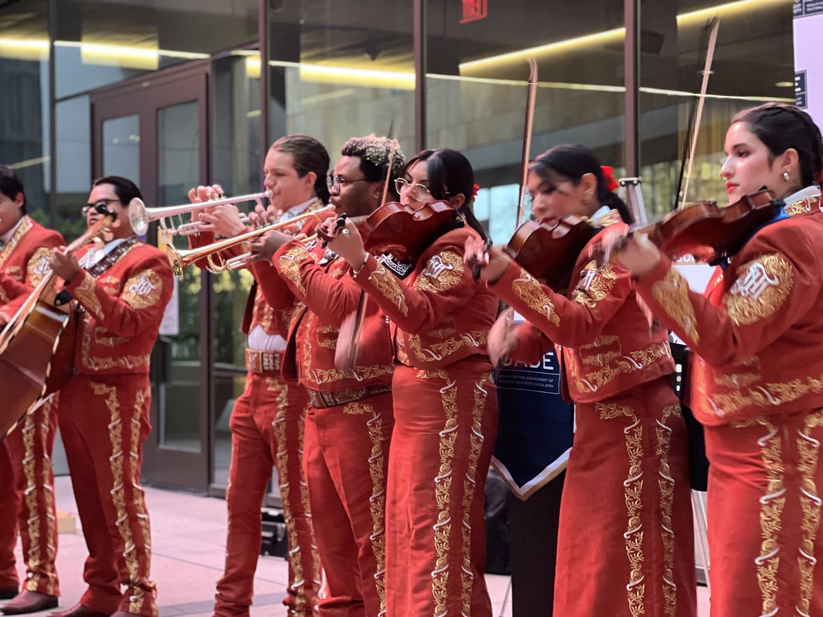 Mariachis ⁦@GADESocialWork⁩. Thx ⁦@ASUSocialWork⁩!