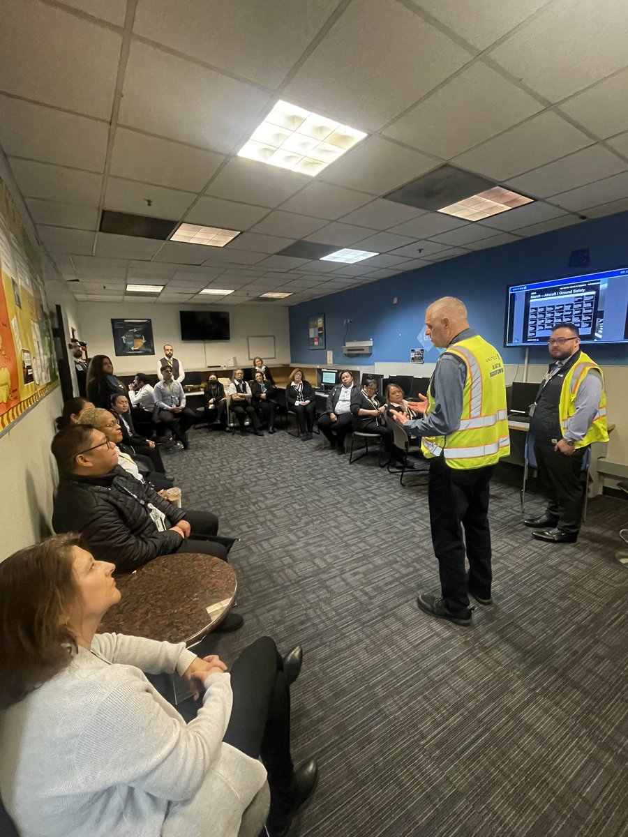A_SimonsonUA's tweet photo. A successful CS safety blitz! We were able to talk safety with our wonderful CSRs in advance of our VPP recertification. Quite an engaging group with several great discussions! @DJKinzelman @Auggiie69 @AOSafetyUAL @JohnK_UA https://t.co/qgWFDFGL6B