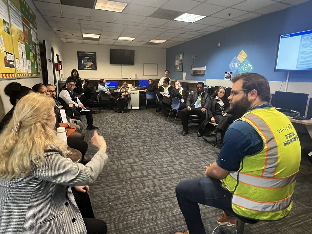 A successful CS safety blitz! We were able to talk safety with our wonderful CSRs in advance of our VPP recertification. Quite an engaging group with several great discussions! @DJKinzelman @Auggiie69 @AOSafetyUAL @JohnK_UA