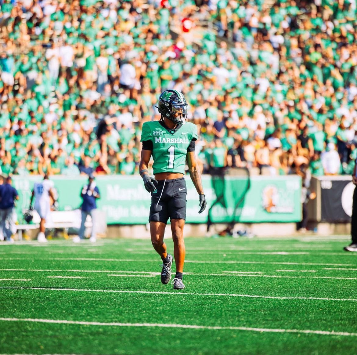 After a great conversation with @_CoachBaker2 I’m blessed to receive my 5th d1 offer from the University of Marshall #Goherd🟢⚫️ @HerdFB @AdamSchefter @adamgorney @ChadSimmons_ @BrandonHuffman @GregBiggins @CoachTroop3 @coach_o_sports