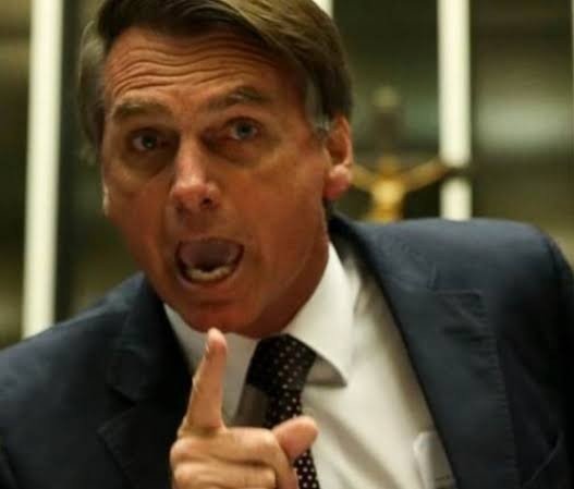 RESUMO DO DIA:

1) Partiu do Bolsonaro ordem para o PL não votar pela cassação do Chiquinho Brazão.

2) Jornalistas que abasteciam Elon Musk são desmascarados e confessam que são mentirosos.

3) Jornalista extremista da turma do Elon Musk vai ao senado e trata a liberdade de