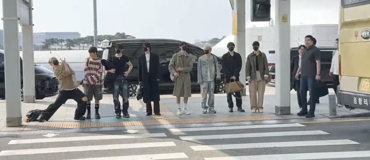 kogaroooo's tweet photo. 🕺🕴️🕴️🕴️🕴️🕴️🕴️🕴️🕴️ https://t.co/D2NItIqWF8