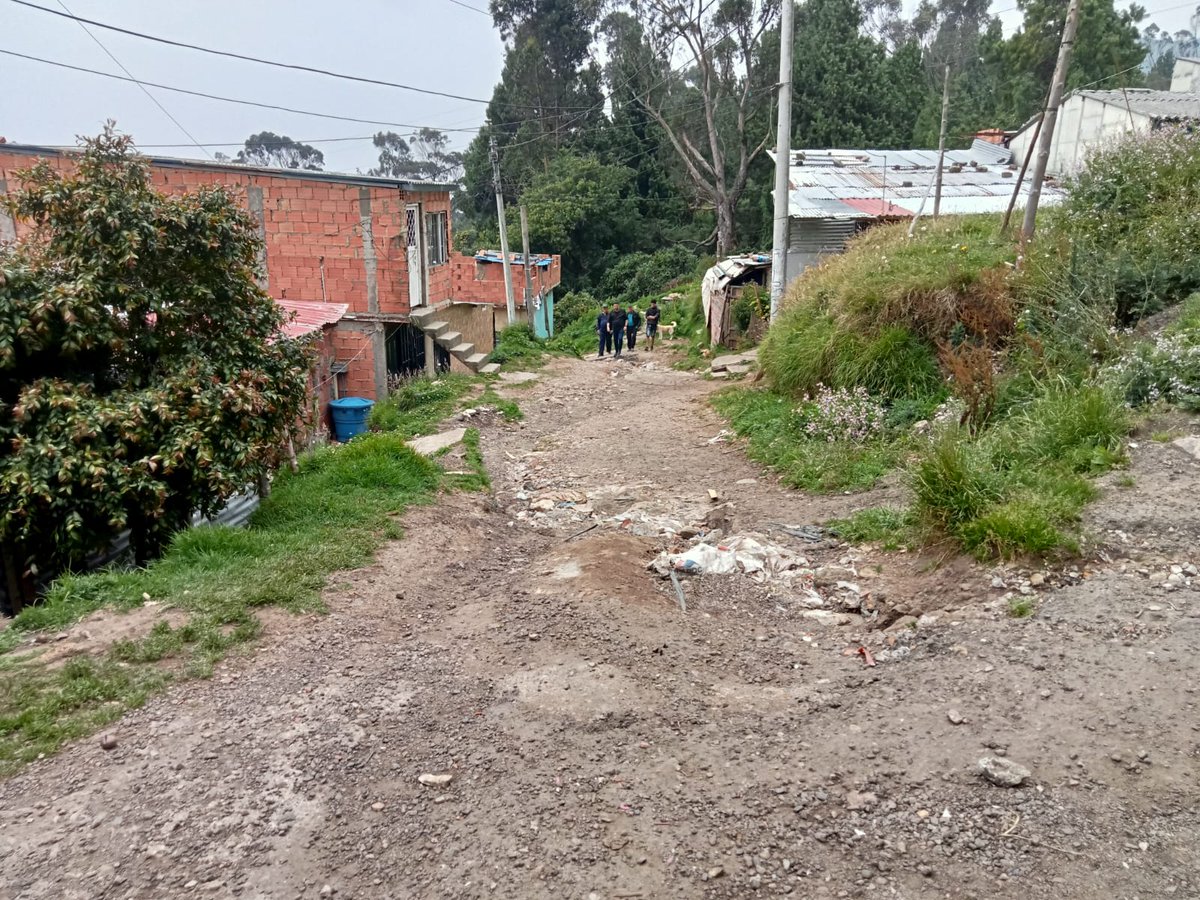 ¡🏘️🚶‍♂️🌟 Visitando el Barrio #VillaAurora, iniciamos la Gestión sobre la vía de acceso al Barrio! 💼💬

Llegando cada día más a nuestros territorios en compañía de nuestra comunidad, trabajando de la mano.

#Gestión #TodosUnidosPorSanCristóbal #SanCristóbal #Compromiso 🔧🛣️