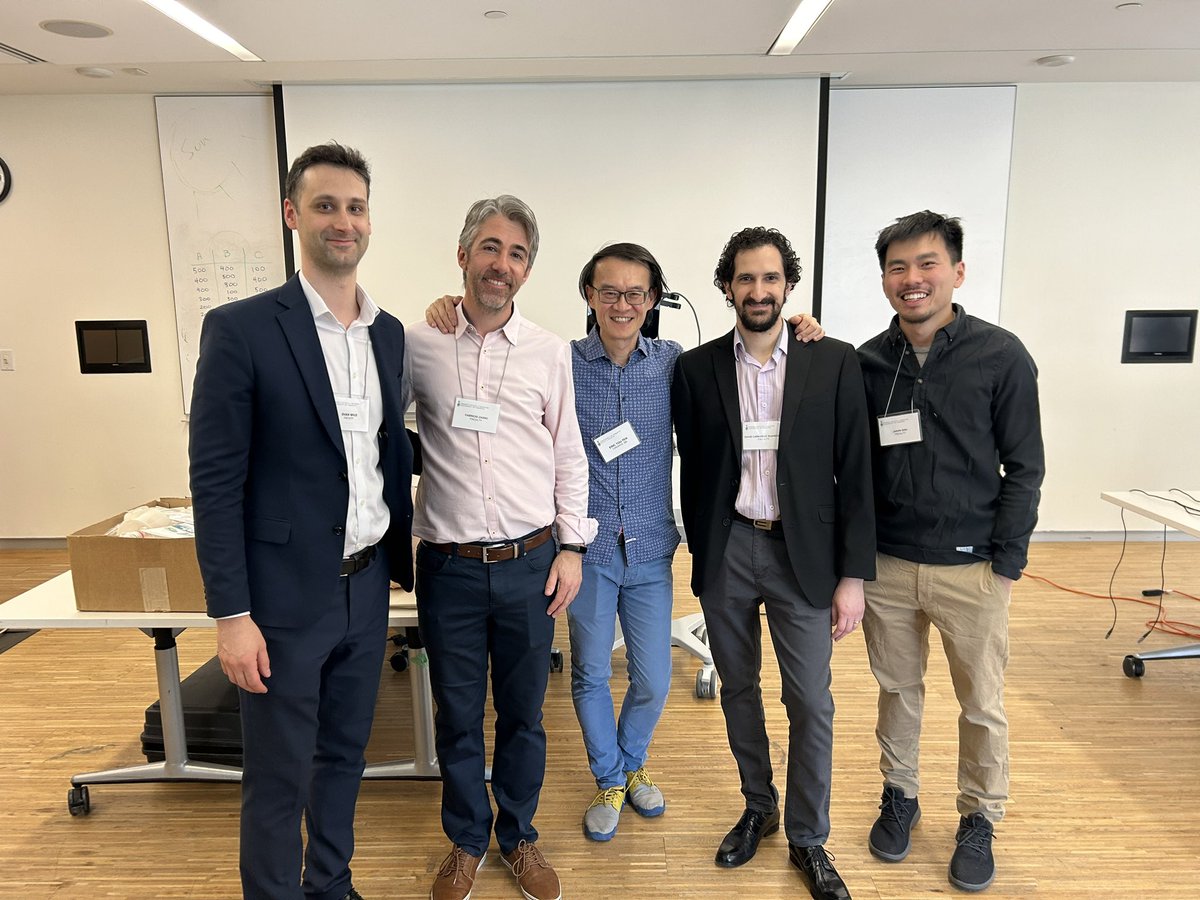 TorAirwayHub's tweet photo. Fantastic job by @FabricioZasso @DavidGuariento and faculty from @UofTanesthesia @MacAnesthesia at this years Toronto Anesthesia Symposium @TAS_Anesthesia teaching hybrid intubation techniques!

#anesthesia #airway #safety #MedEd https://t.co/EDZnnc13XL