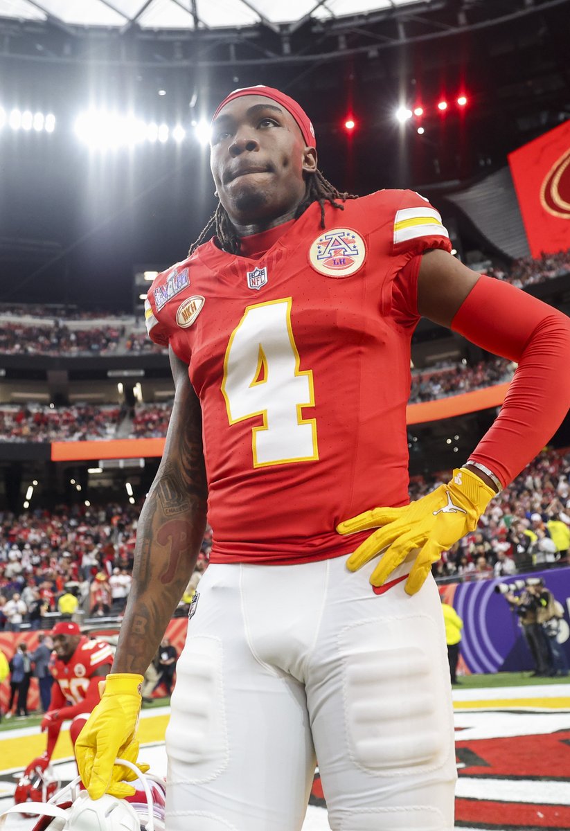 Chiefs WR Rashee Rice has turned himself in after an arrest warrant was issued for his involvement in a multi-car crash, per @pgrathoff Read more: bit.ly/49xaE8k