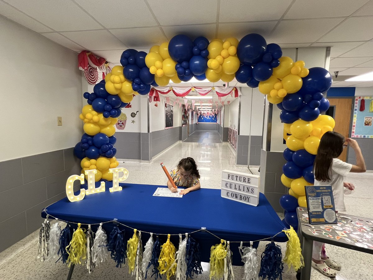 A BIG Thank You to our @CLP_Elementary PTA for their help at Kindergarten Round-Up! The 🎈🎈🎈 and ✏️✏️✏️✏️ were great for 📸! Thank you all for helping us welcome our newest CLP 🤠! #loveclp 💙💛💙
