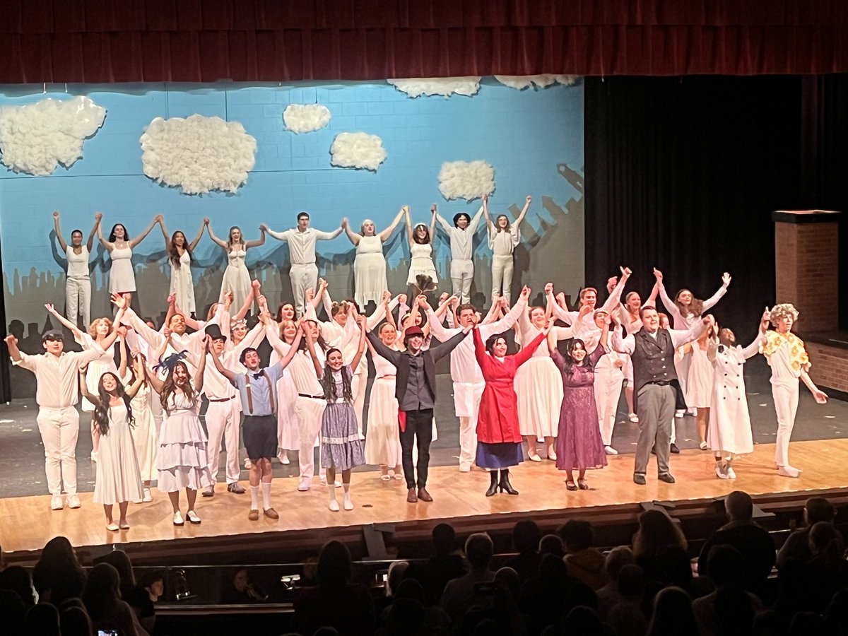 Congratulations to the @jamestowndrama for an AMAZING SOLD OUT opening night of the production of Mary Poppins! #Eagles #soar 🦅