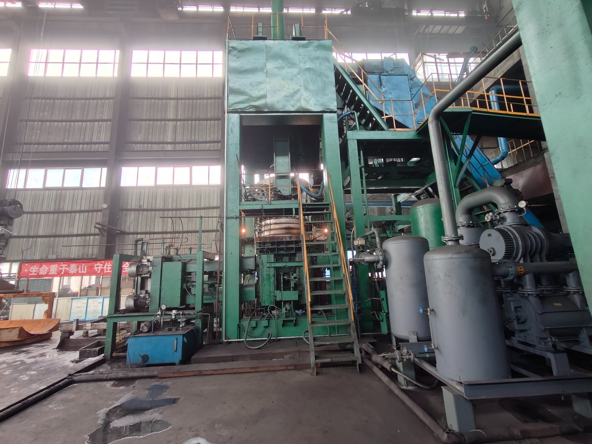 wenjiel60854689's tweet image. 🌟 Discover the heart of our production process for graphite crucibles and #carbongraphite electrodes! 🛠️ Our state-of-the-art facility combines cutting-edge technology with skilled craftsmanship to produce high-quality products for diverse applications. #GraphiteProduction