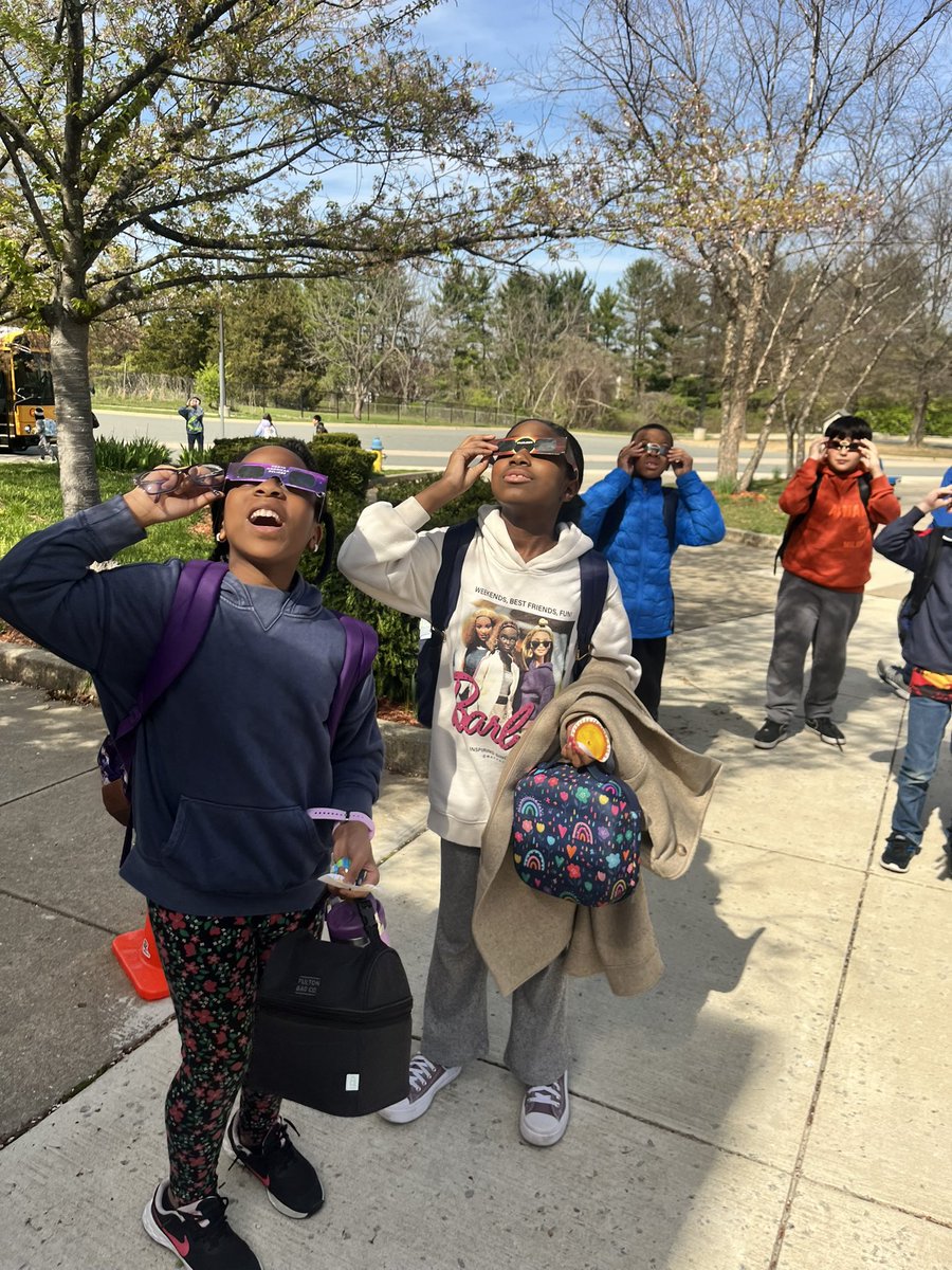 PrincipalLES5's tweet photo. Lakewood ES celebrated this genuinely unique astronomical event with scholars, staff and families. What a beautiful sight to witness! ๐๐
#HeartSmiling
#SolarEclipse2024
#GratefulPrincipal
@LakewoodAP @KhouryPeggy https://t.co/T7RQcZeO6U