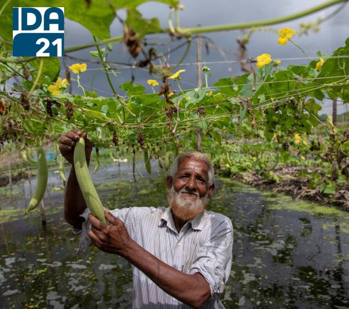 In #Bangladesh, seasonal cycles of floods & drought can make smallholder farmers vulnerable. Here’s how IDA worked closely with the government + #civilsociety organizations to protect productivity & food security: wrld.bg/Gmtm50ReAlm #IDAworks