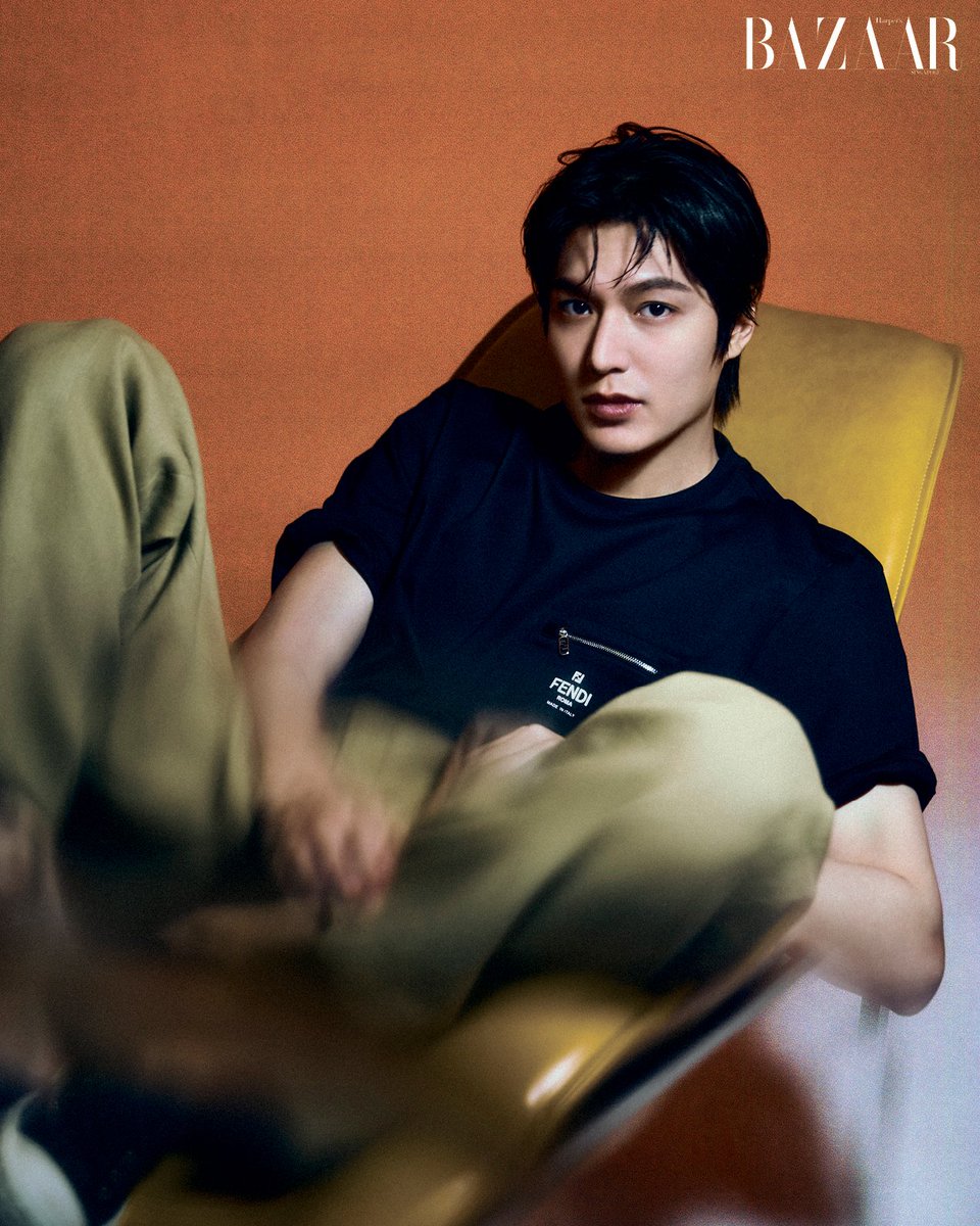 ActorLeeMinHo's tweet photo. [#이민호]

전세계 한정 ⭐빛나는 미모⭐ 한가득 담아
#하퍼스바자싱가폴 4월호 커버 장식한 민호 배우🤴

언제나 옳은 민호 배우의 다채로운 화보와 인터뷰는
하퍼스바자 싱가폴을 통해 만날 볼 수 있답니다. 📌

Actor LEE MINHO, adorned with ⭐️ sparkling beauty ⭐️ 
that captivates the world, graces the cover of Harper's Bazaar Singapore April issue.

Dive into a diverse array of MINHO's pictorials and interviews through Harper's Bazaar Singapore.

#LEEMINHO #HarpersBAZAARSingapore
#MYM #MYMENTERTAINMENT
#MINOZ #미노즈