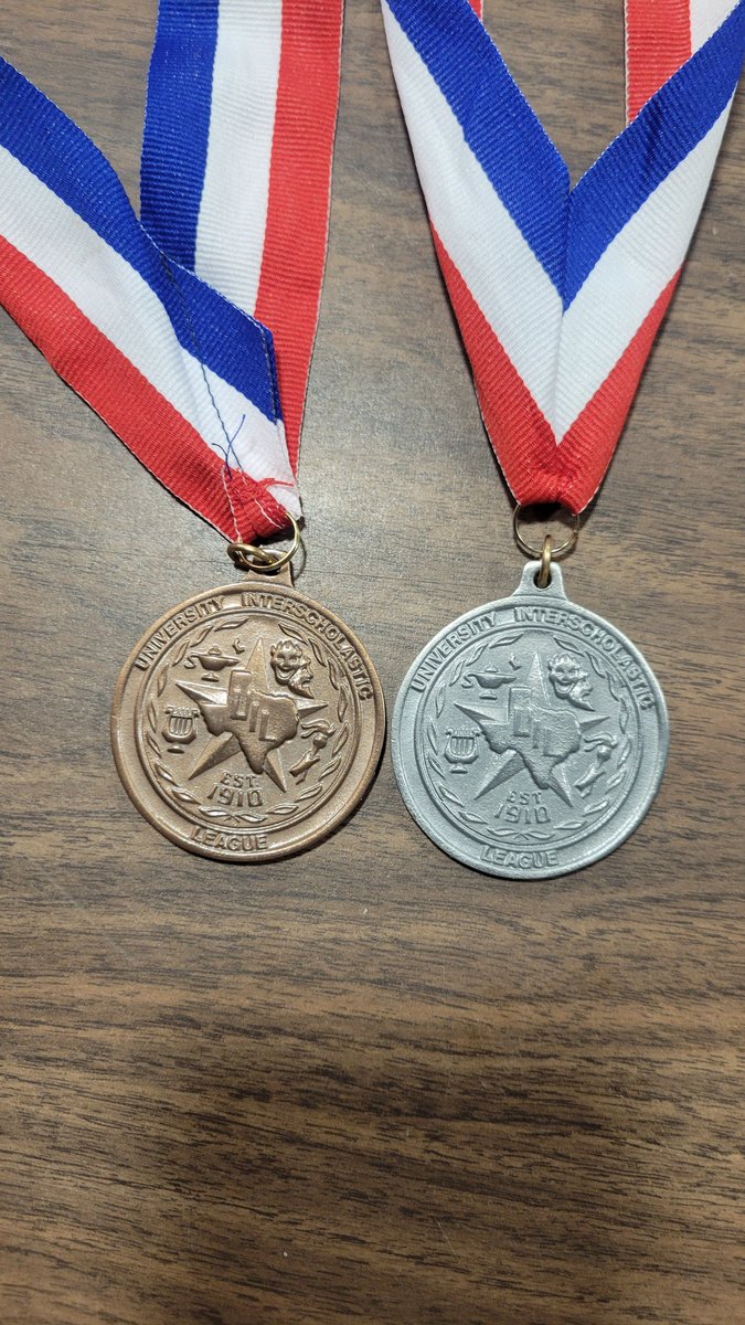 SamColtHill09's tweet photo. Team mates and I had a great meet. It is my 4th year as a regional qualifer!!! See you in Abilene!!!! @ENMU_TrackXC @Mr_Hrdn @ENMUAthletics @ENMUFootball @CoachKelleyLee @806hsscmedia @ScottHood63 @NCAADII @LoneStarConf #GoHoundsGo #REIGNFOREVER #ALLIN https://t.co/r2wJ8AW8yg