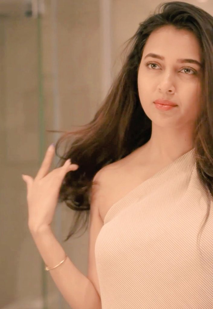 GK7hDZYakAAoItn?format=jpg&name=medium