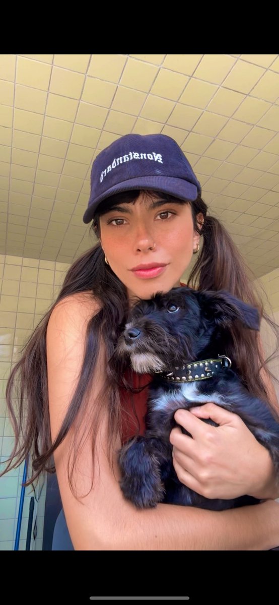 Me reporto por acá, bien perdida porque ahora soy madre de este bichito que adopte llamado Serafín.
No saben el amor que siento 🥹❤️