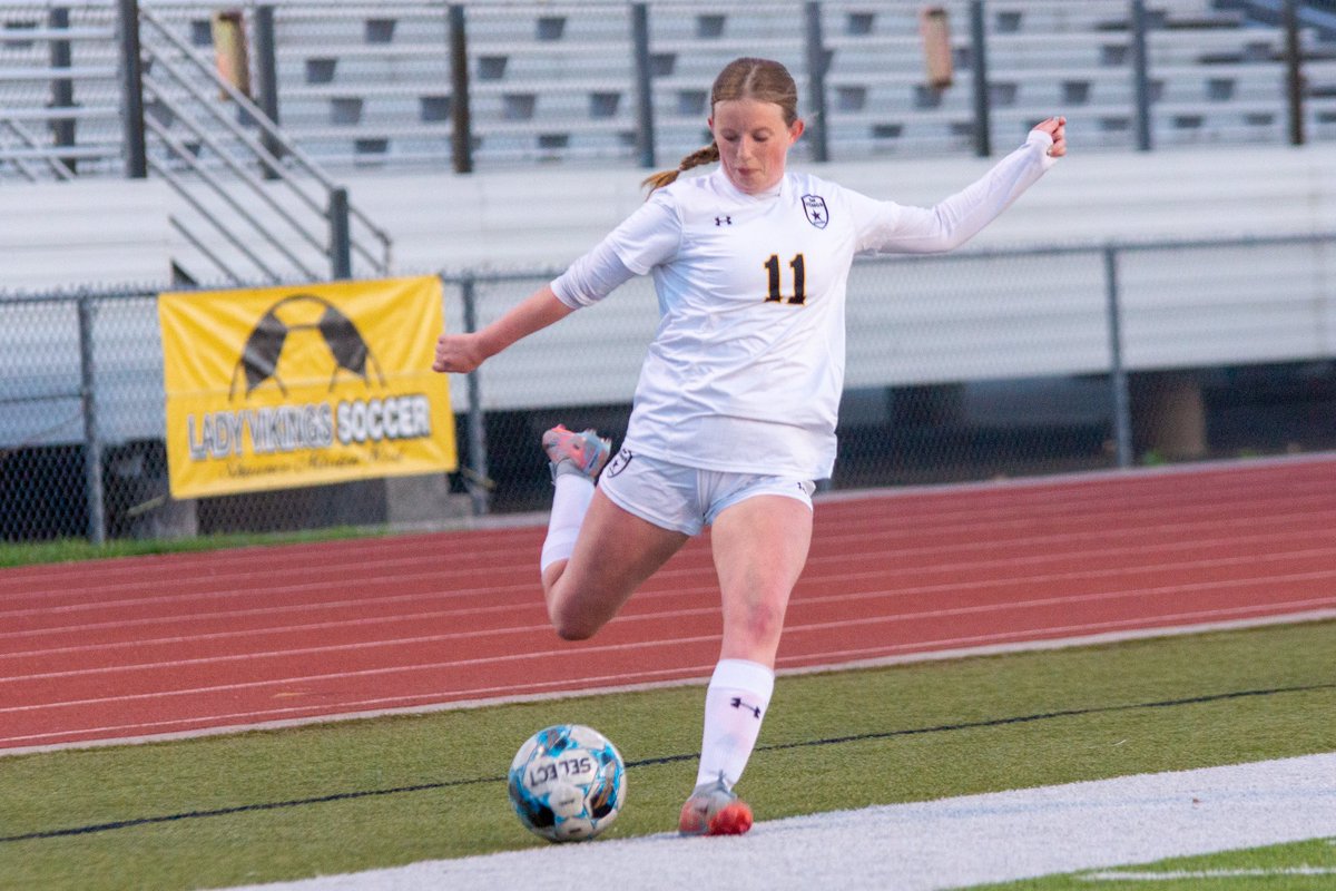 Varsity loses to OW 2-5. Two great goals tonight. Kate Van DeVenter scores on a solid shot from Izzy Joyce. Lydia Safly with a nice goal from Izzy Royer.