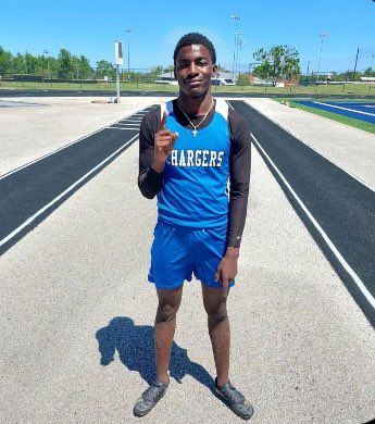 🥇 long jump 🥈 4by1,200 onto regionals!#blessed @DCSChargers