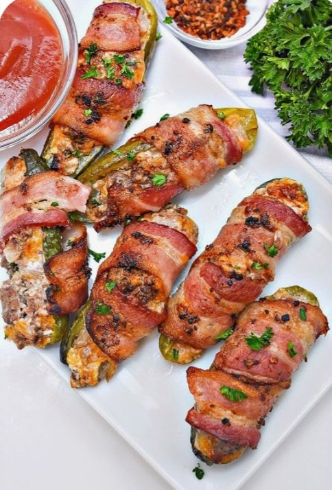 Bacon wrapped cheeseburger pickle poppers... I want these 😋