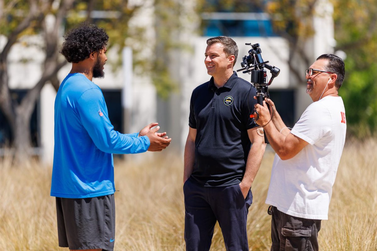 Check-in with @Chargers OLB Tuli Tuipulotu ahead of Year 2: ✅ A new era with Jim Harbaugh ✅ Another season with Mack and Bosa ✅ Being drafted almost exactly a year ago from USC And more…coming soon to @SportsCentralLA and @kcalnews. (📸: @mikenowakphoto)