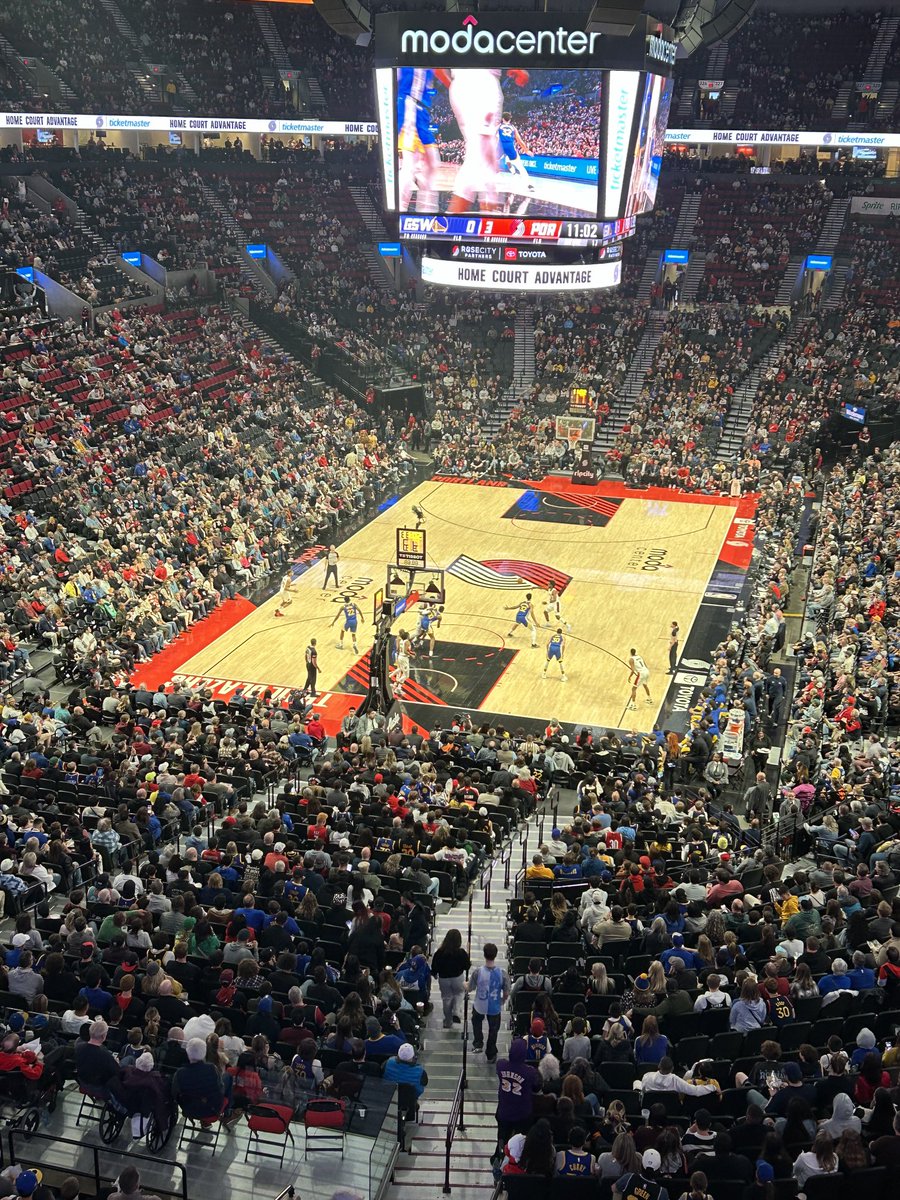 Great atmosphere ⁦⁦@ModaCenter⁩ ⁦@trailblazers⁩