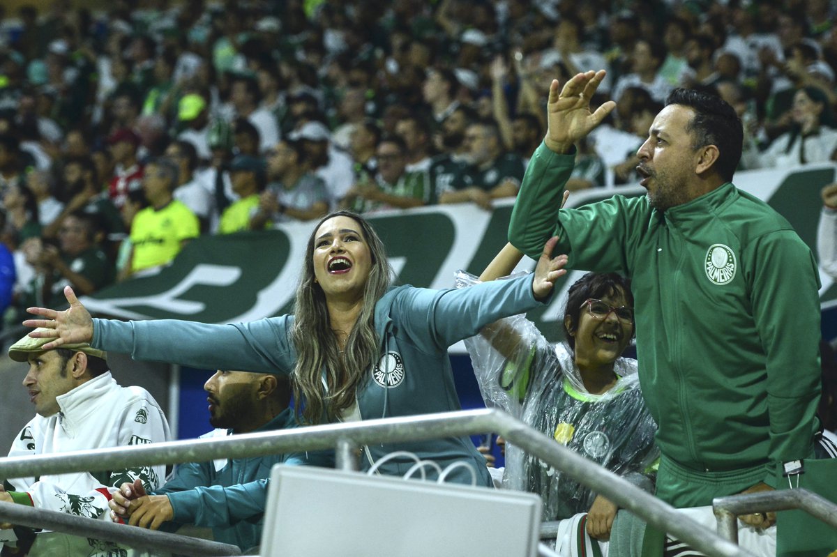 AVISA LÁ QUE TEVE VITÓRIA DO VERDÃO! 💚💚💚 De virada, o @Palmeiras fez bonito no #AllianzParque e venceu o Liverpool-URU por 3 a 1 pela @LibertadoresBR, garantindo sua primeira vitória na competição. É só o começo. Vamos! 📸 @Staff_images