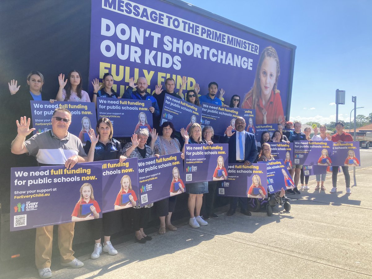 Last stop Blackwell PS teachers and parents together #foreverychild @henryrajendra @TeachersFed @AEUfederal @PublicSchoolsAU Time is up @AlboMP We want the full SRS funding for NSW public schools