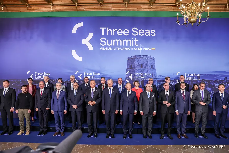 Japan🇯🇵 became the 4th strategic partner of the #ThreeSeas Initiative during the Summit in #Vilnius. 
The 3S leaders noted Japan's role in advancing #3SI goals and enhancing the Initiative's connection to global supply chains and the Indo-Pacific region.