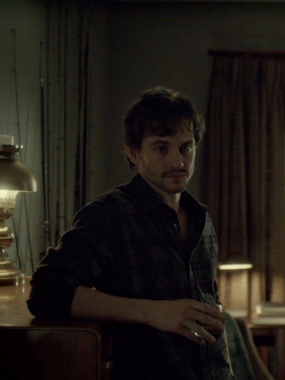 If Will Graham stared at me like this, I’d lose my FERAL MIND!!!