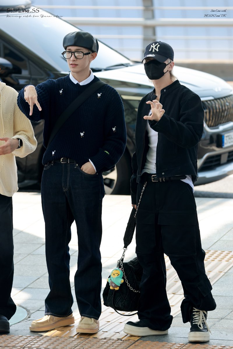 240412 ICN 출국 석: 야 너 왜 혼자 인사하고 있어!!! 같이 해야지!!ㅋㅋㅋㅋ #호시 #HOSHI #순영 #ホシ #도겸 #DK #석민 #ドギョム #석순 #겸권 #SEOKSOON #세븐틴 #SEVENTEEN