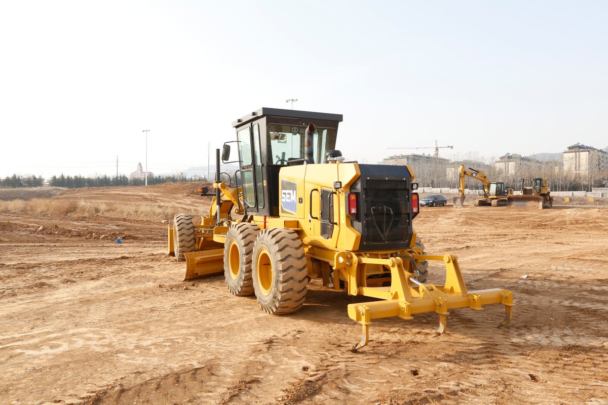 Yoonacao11's tweet photo. SEM Motor Grader for Sale https://t.co/zth6qPMaMG