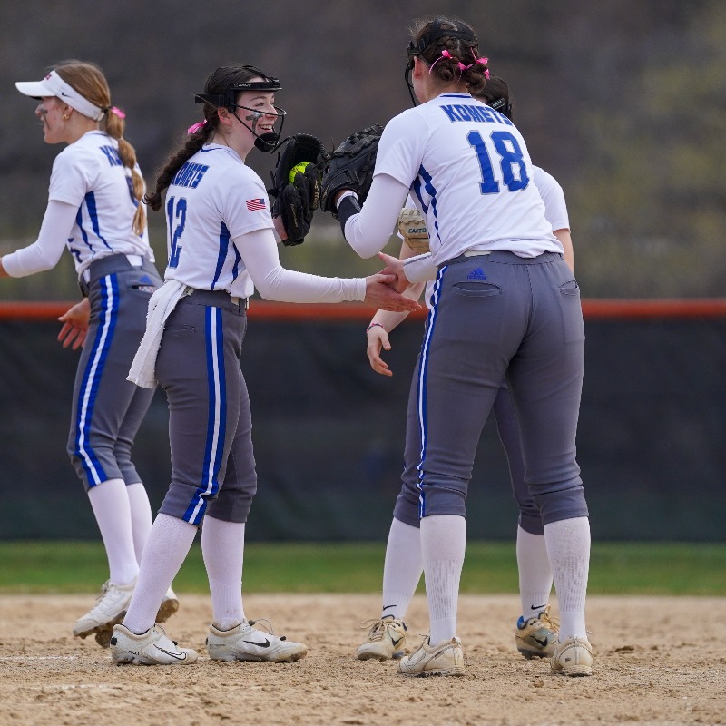 KometSoftball's tweet photo. Our KoMets battled hard in a pitcher's duel against #2 ranked @WinhawkSB, falling just short 2-0. #AlwaysWE #RollMets https://t.co/qeLBekXzWb