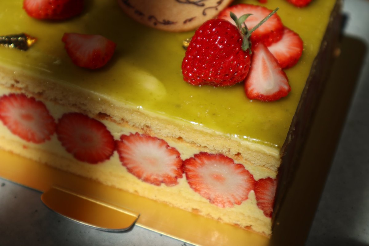 yoichi_fu's tweet photo. 越後姫のフレジエピスターシュ
越後姫のジューシーな果肉を最大限活かして🍓 https://t.co/7LFZT9vVL4