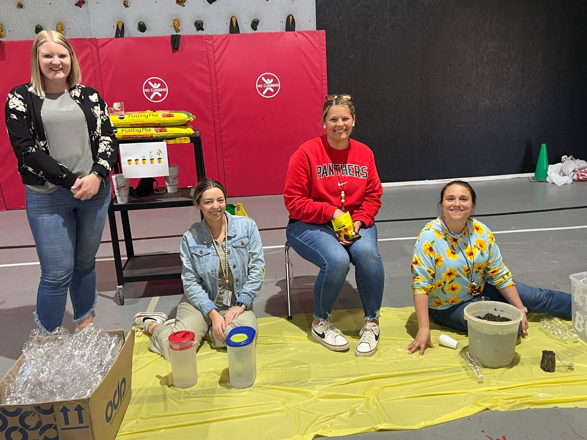 PeeplesDawn's tweet photo. It was a GREAT STEM night at SS! Students and their families had an awesome time with STEM stations, hands on learning, fun, and food. #cabotstem https://t.co/AjkN0iwhxX
