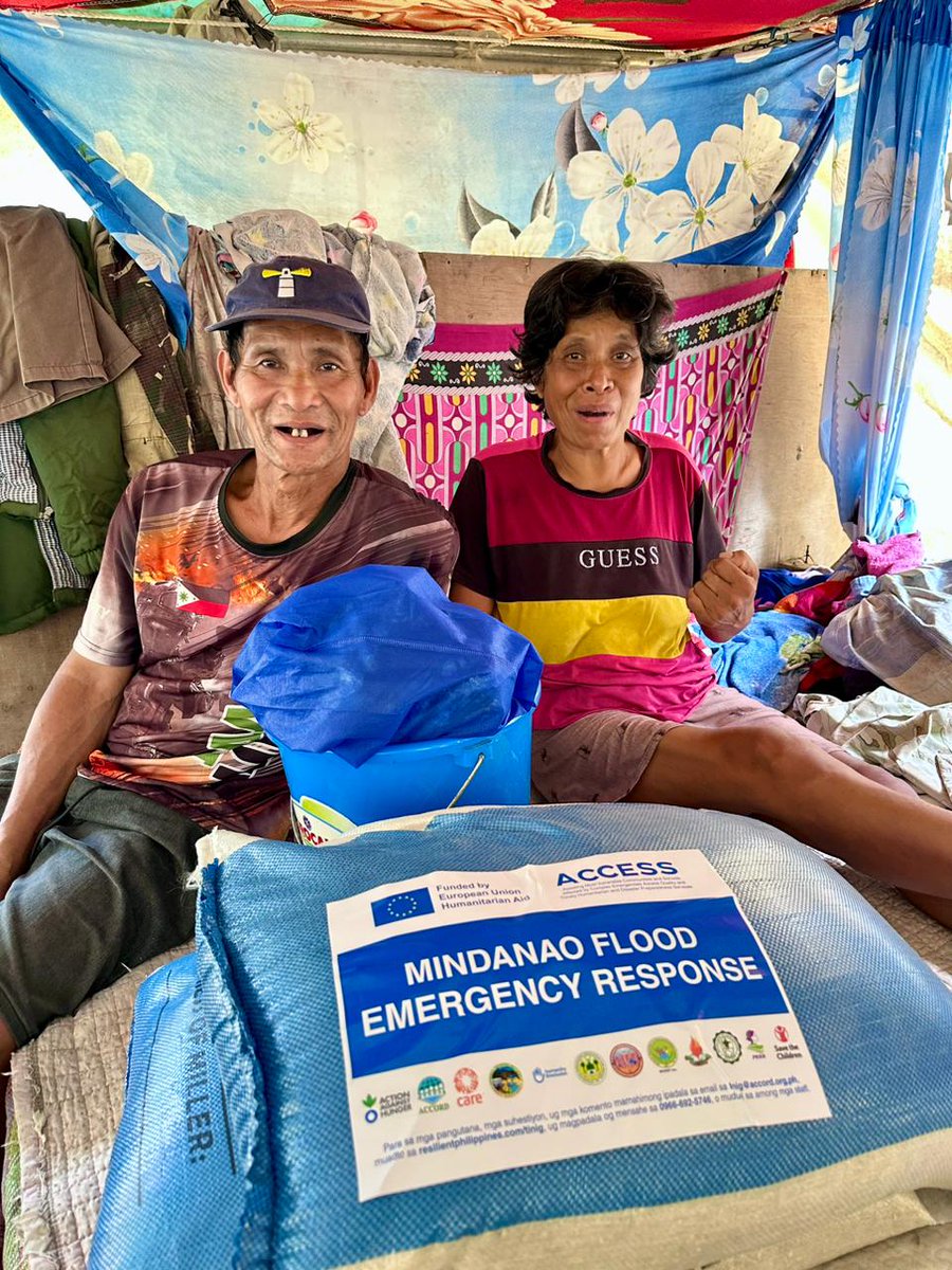 Alfredo and his family of Davao De Oro 🇵🇭 have been staying in temporary makeshift shelter since last month due to landslide and flood. He manages a smile of gratitude after receiving food and non-food relief items from @ACCORD_Inc @CAREphl with @eu_echo funding support.
