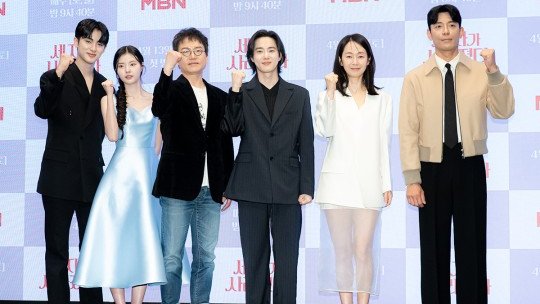 #EXO's #Suho #HongYeJi #MyungSeBin #KimJooHeon and #KimMinKyu at MBN drama #MissingCrownPrince press conference.

Broadcast on April 13. #수호 #홍예지 #세자가사라졌다