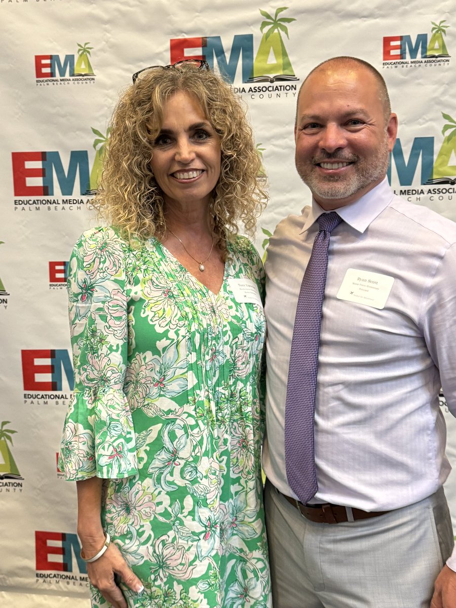 What an amazing night celebrating the media Specialists in @pbcsd . Thank you Mr. Burke and @Ed_Tierney1 for your motivating speeches, leadership and support! And thanks to my @MPEPrincipal for such a heartfelt speech as well! So proud! @emapbc @MarshPointePTO @mariabishop4