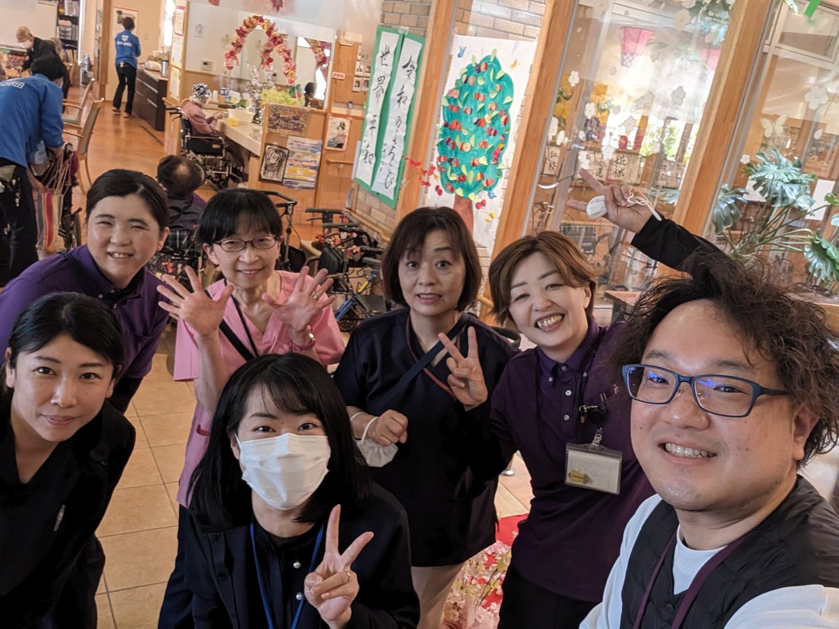yotta0211's tweet photo. 法人本部（吉久）です。

吹田市社会福祉協議会の地区担当の方が来てくれました💕

今年度も一緒に吹田の福祉を盛り上げていきます👊

#osaka
#吹田市
#吹田市社会福祉協議会
#福祉
#介護
#医療
#次世代
#地産地消
#繋がり
#あすーる吹田 
#あすーる豊新 
#吹田の福祉を盛り上げたい https://t.co/qcsB7YJC0i