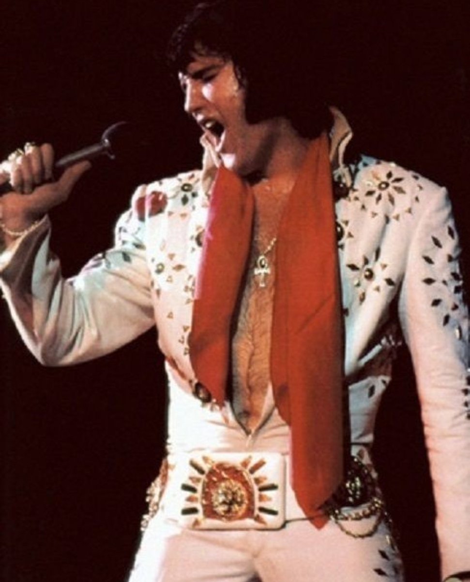 April 11, 1972;
Elvis at the Civic Center, Roanoke, Virginia. Elvis On Tour.
#ElvisPresley #ElvisHistory