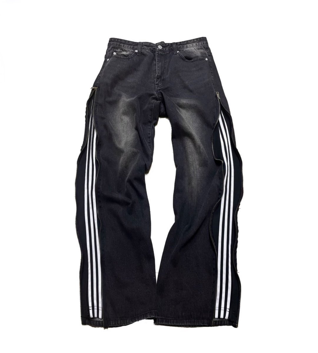 nokmust's tweet photo. このデニムガチで稲妻走ったわ。Adidasのカスタムパンツ。ジッパー式だから普通のデニムとしても使えて最強。 https://t.co/cIZ3nNXizj