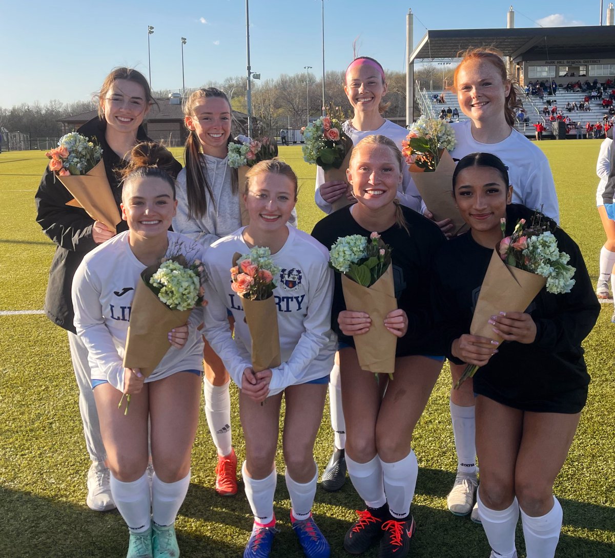 LHSLadiesSoccer's tweet photo. It was Park Hill’s Senior Night, but the team went out of their way to gift our seniors with  flowers tonight as well! Thank you for such a sweet and considerate gesture, @PHLTsoccer! We appreciate it so much! https://t.co/YXq9s0qVmj