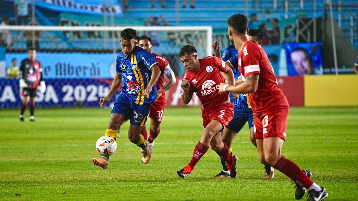 ⚽⏱️ Intervalo de jogo! O @Belgrano está vencendo o @DelfinSC por 1-0, pelo Grupo C da CONMEBOL #Sudamericana! #GrandeConquista