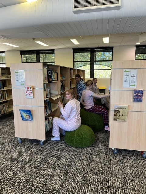 qutlibrary's tweet image. 🎭📚 QUT Dance students &amp;amp; lecturer Csaba Buday delighted audiences as they unveiled their site-specific choreography, brilliantly reflecting the essence of the library and its diverse community! #QUTDance #QUTLibrary