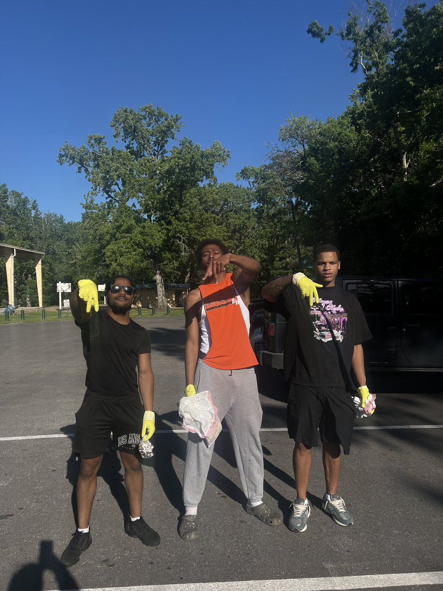 Neighborhood cleanup crew🧼🚮 #communityservice #shsu24 #OneAim