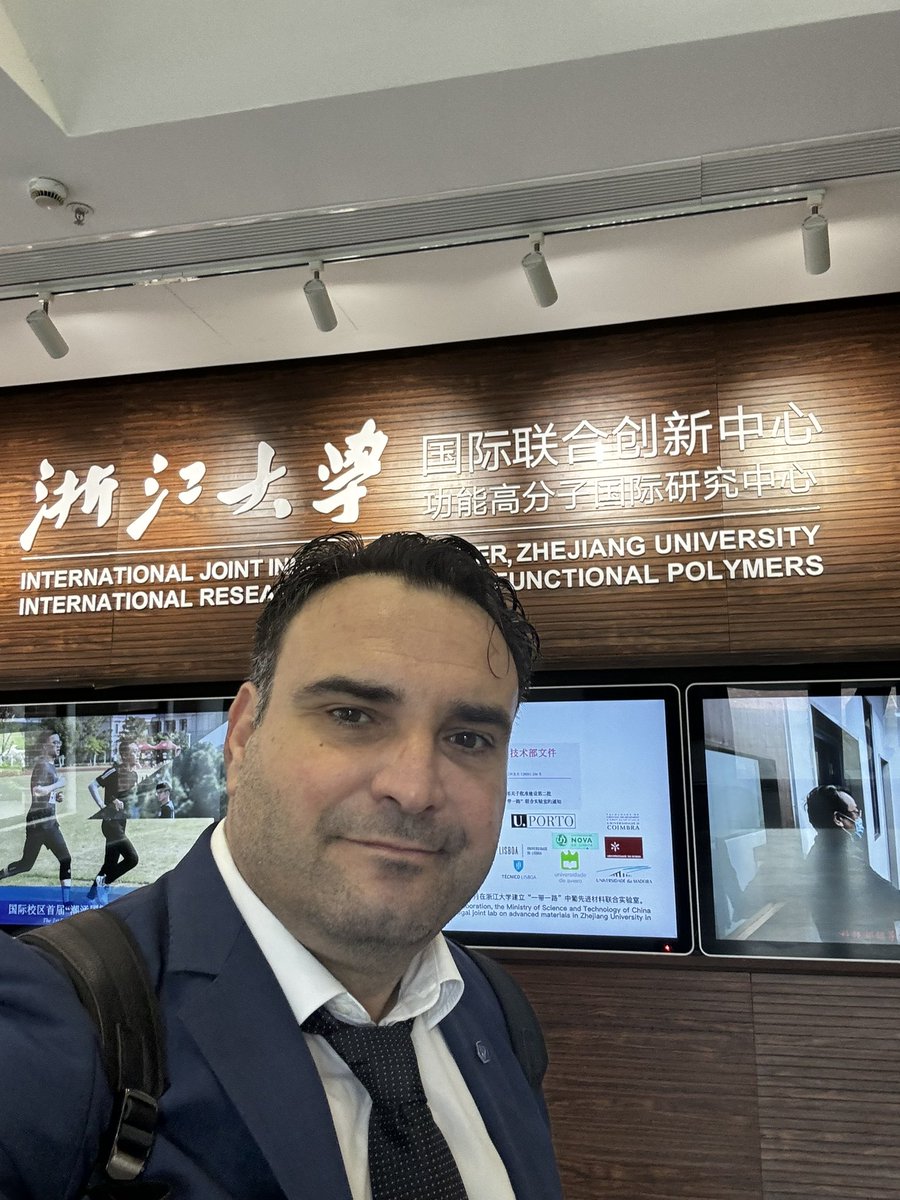 EKymakis's tweet image. Giving a seminar at Zhejiang University