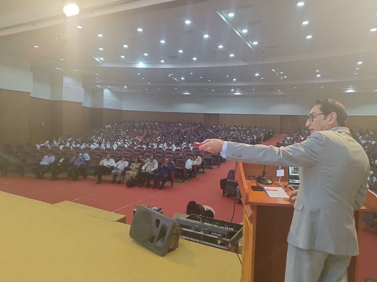 prof_skhanna's tweet photo. Happy to share ..

delivered 

Dr. A. Shanmugasundaram Oration on Robotics &amp; Artificial Intelligence in Medicine at Tamil Nadu Dr. M.G.R. Medical University*,
Thrilled to have been part of a momentous occasion at the university and sharing my thoughts with over 800 enthusiastic https://t.co/tTPHiPZ7C1